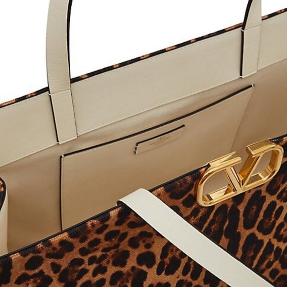 Valentino Garavani Escape Canvas Handbag With Animalier Print - Picture 6 of 6